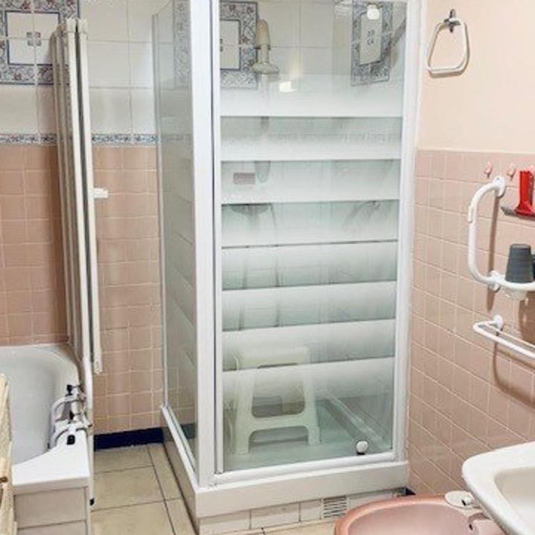 Charmant F2 avec Garage, Terrasse et Véranda, à 500m du Centre et 600m des Cures à Amélie-les-Bains - Appartement 1 Chambre - 8