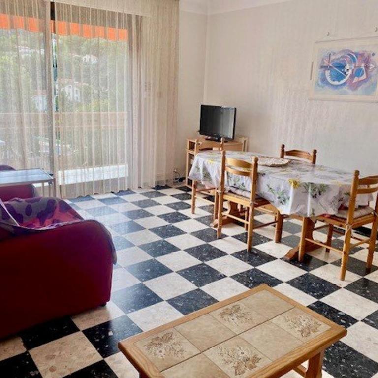 Charmant F2 avec Garage, Terrasse et Véranda, à 500m du Centre et 600m des Cures à Amélie-les-Bains - Appartement 1 Chambre - 9