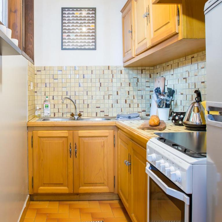 Mountainside Apartment with views over Morzine - Two-Bedroom Apartment - 5