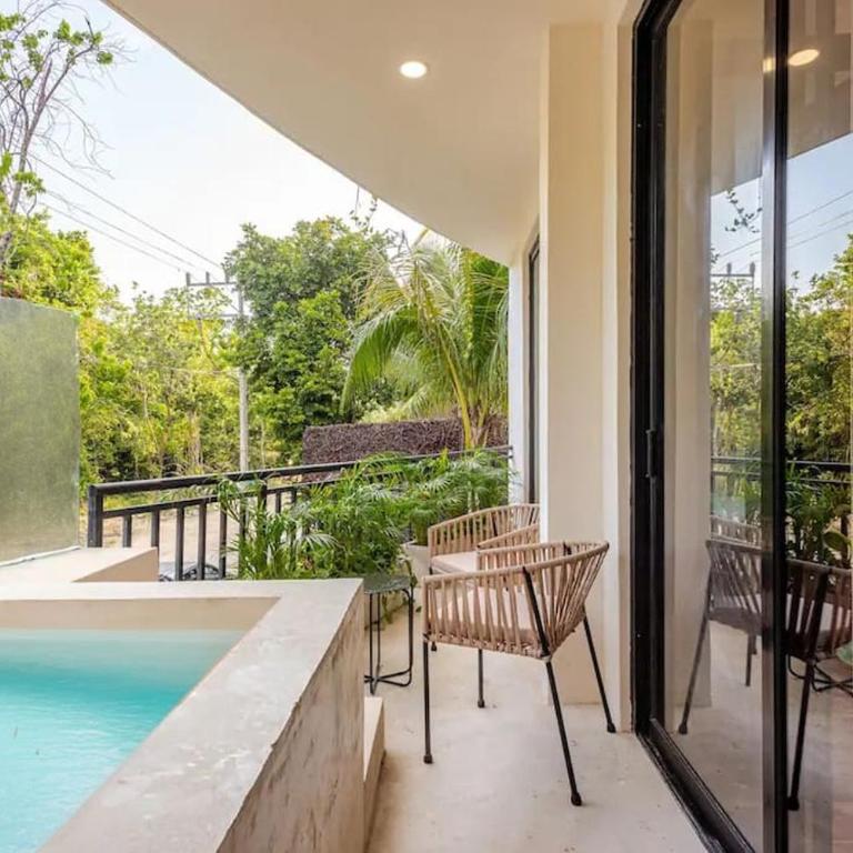 Alberca y balcon privado a 6 minutos de la playa - Two-Bedroom Apartment with Private Pool - 1