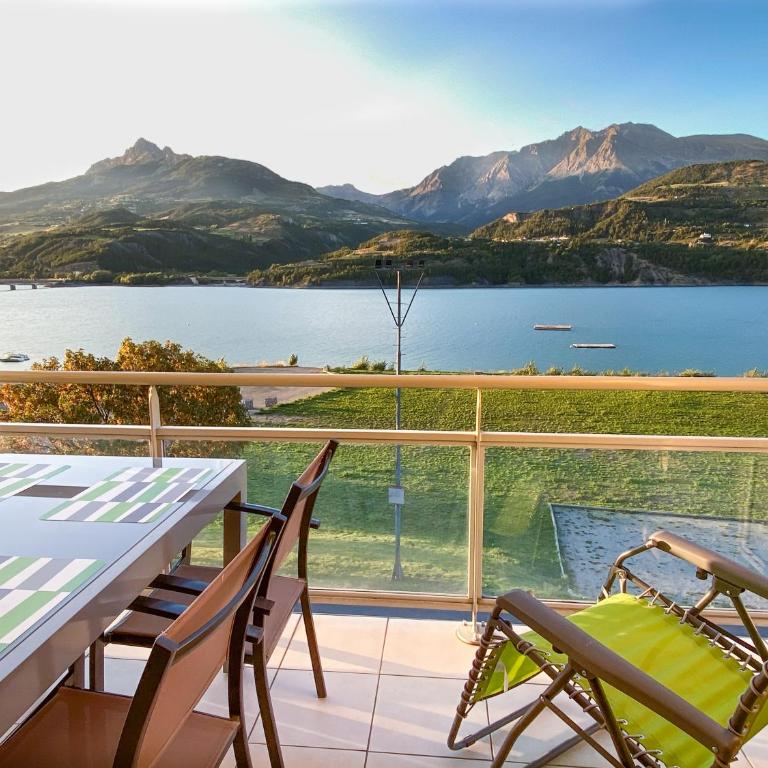 La terrasse au bord du Lac, vue panoramique lac et montagnes , 2 ch, linge et ménage inclus - Appartement - 7