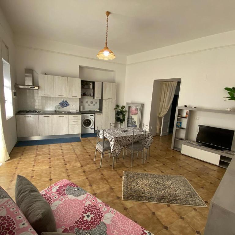 Via Roma 55 - Appartamento con 2 Camere da Letto - 28