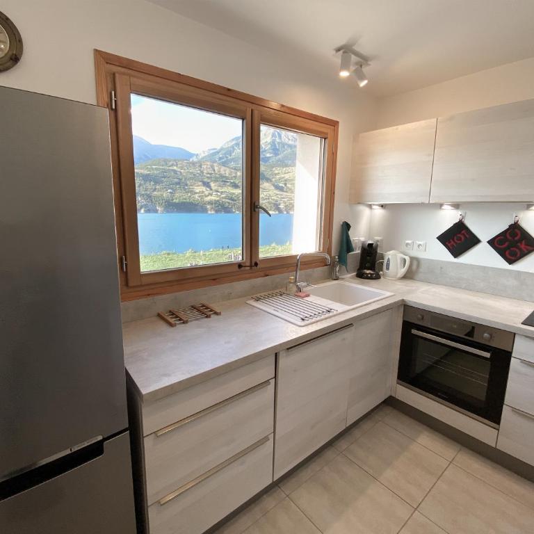 La terrasse au bord du Lac, vue panoramique lac et montagnes , 2 ch, linge et ménage inclus - Appartement - 21