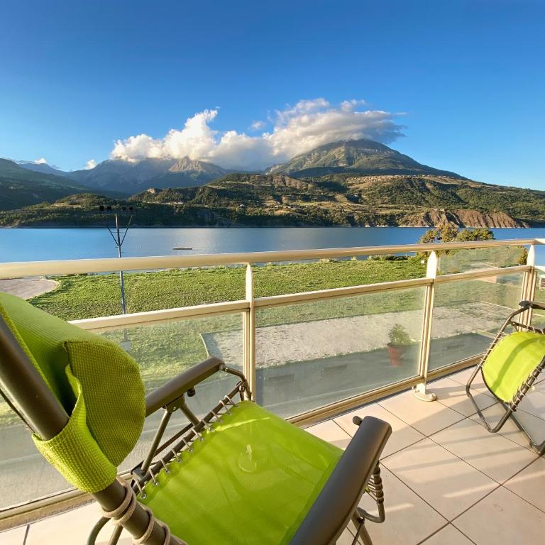 La terrasse au bord du Lac, vue panoramique lac et montagnes , 2 ch, linge et ménage inclus - Appartement - 6