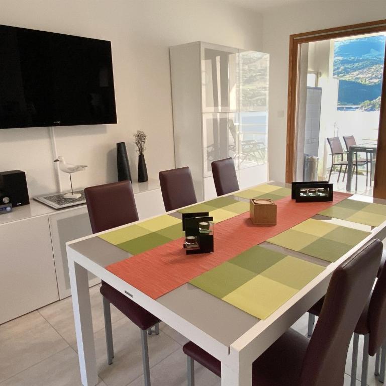 La terrasse au bord du Lac, vue panoramique lac et montagnes , 2 ch, linge et ménage inclus - Appartement - 9