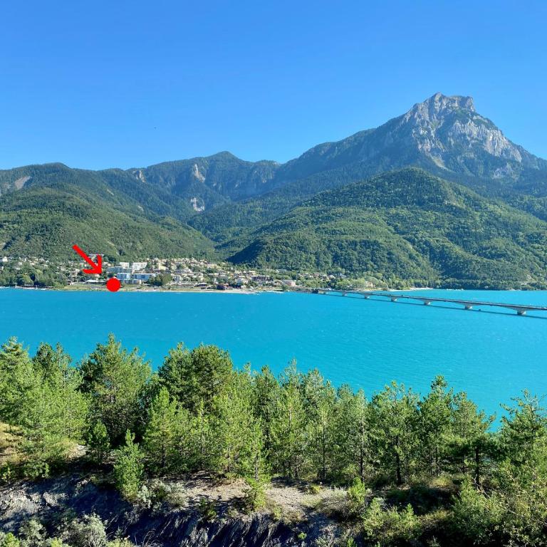 La terrasse au bord du Lac, vue panoramique lac et montagnes , 2 ch, linge et ménage inclus - Appartement - 32