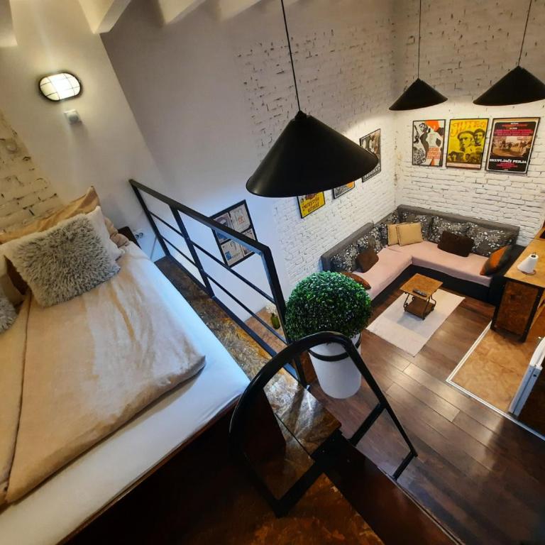 Authentic Belgrade Centre Apartment #5, Four bedrooms, One Full Bathroom, One Toilet - Apartment - Split Level - 4