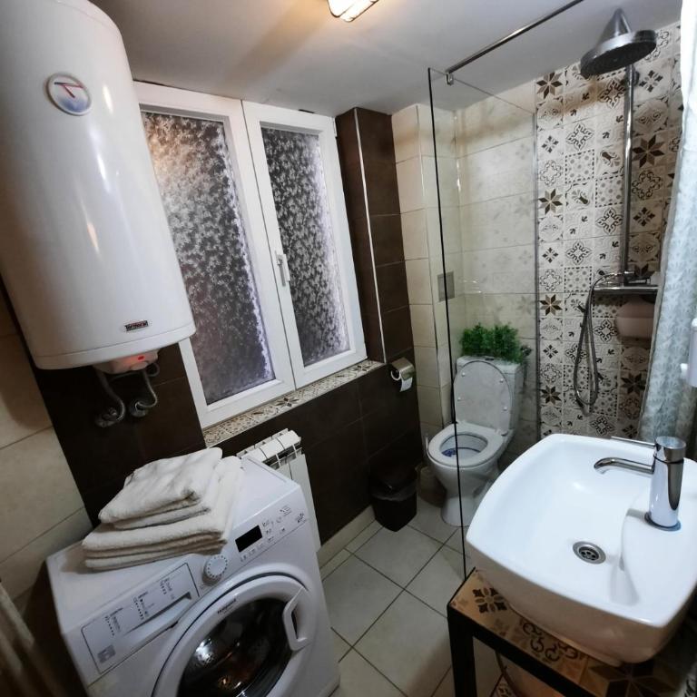 Authentic Belgrade Centre Apartment #5, Four bedrooms, One Full Bathroom, One Toilet - Apartment - Split Level - 6