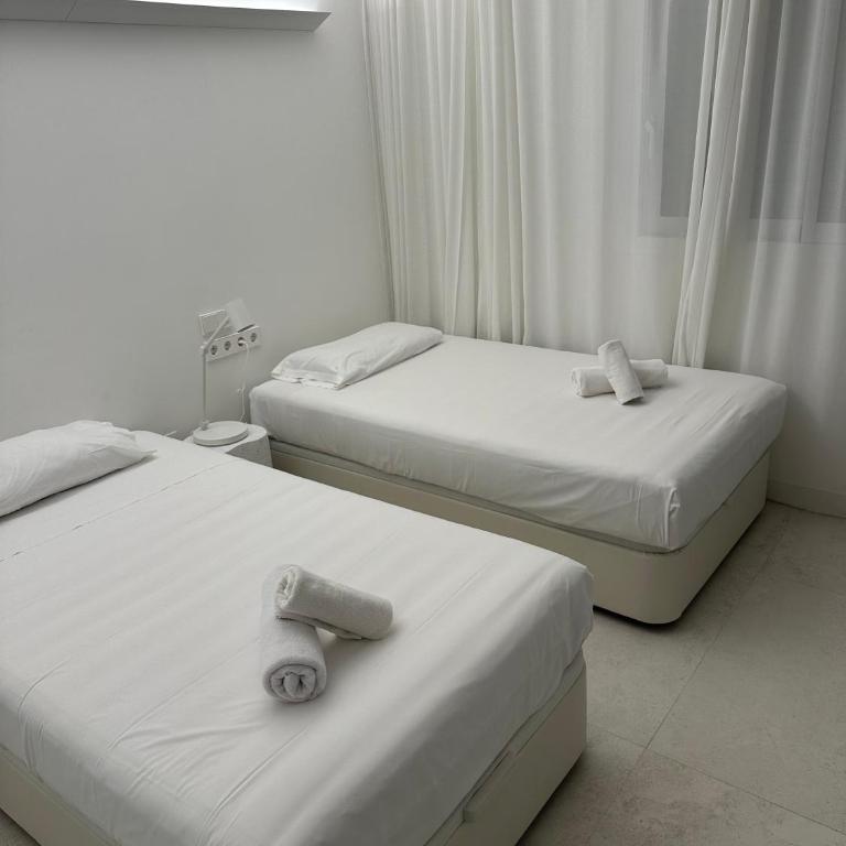 Beachfront, First line, 2-Bdr,2-Bath, Swiming Pool - Apartamento de 2 dormitorios con balcón y vistas al mar - 69