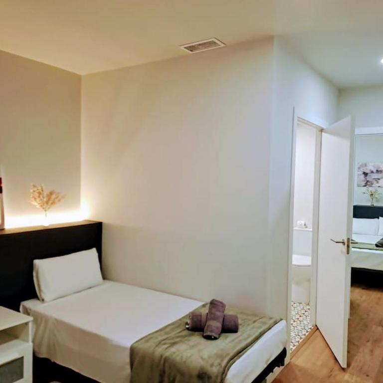 Artes y ciencias D with fast Wifi and terrace - Two-Bedroom Apartment - 25