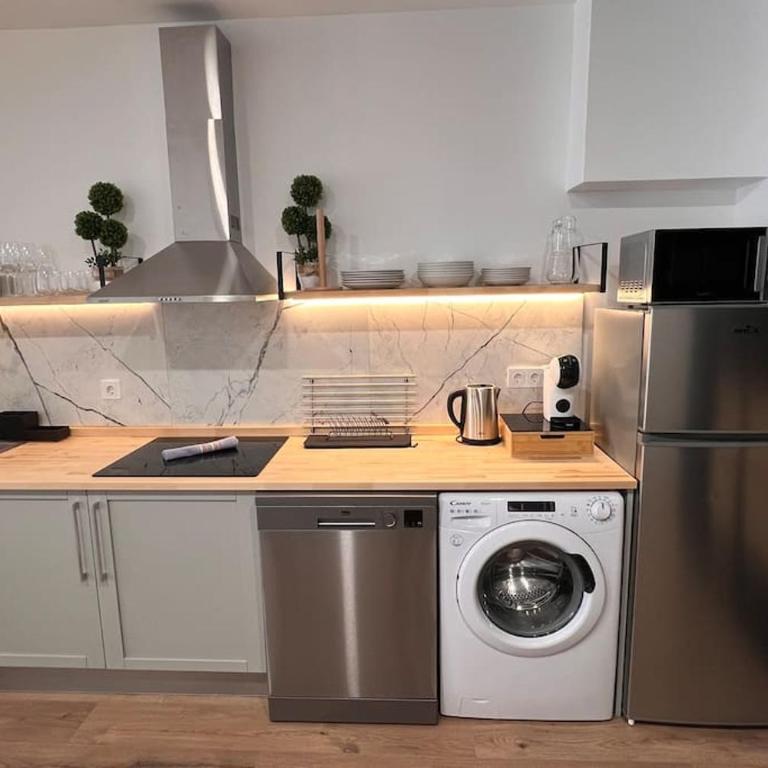Las Artes y las Ciencias I - Two-Bedroom Apartment - 11