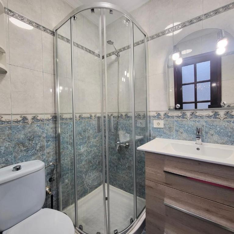 Affordable holiday accommodation for large families and groups at Las Canteras beach with 3 Bedrooms and Free Parking - Apartamento de 3 dormitorios - 28