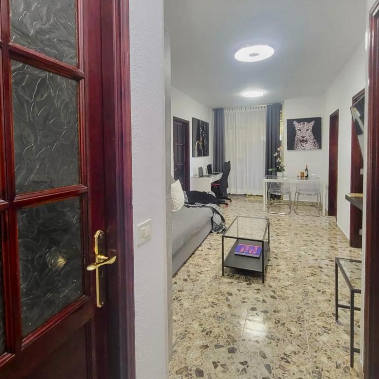 Affordable holiday accommodation for large families and groups at Las Canteras beach with 3 Bedrooms and Free Parking - Apartamento de 3 dormitorios - 23
