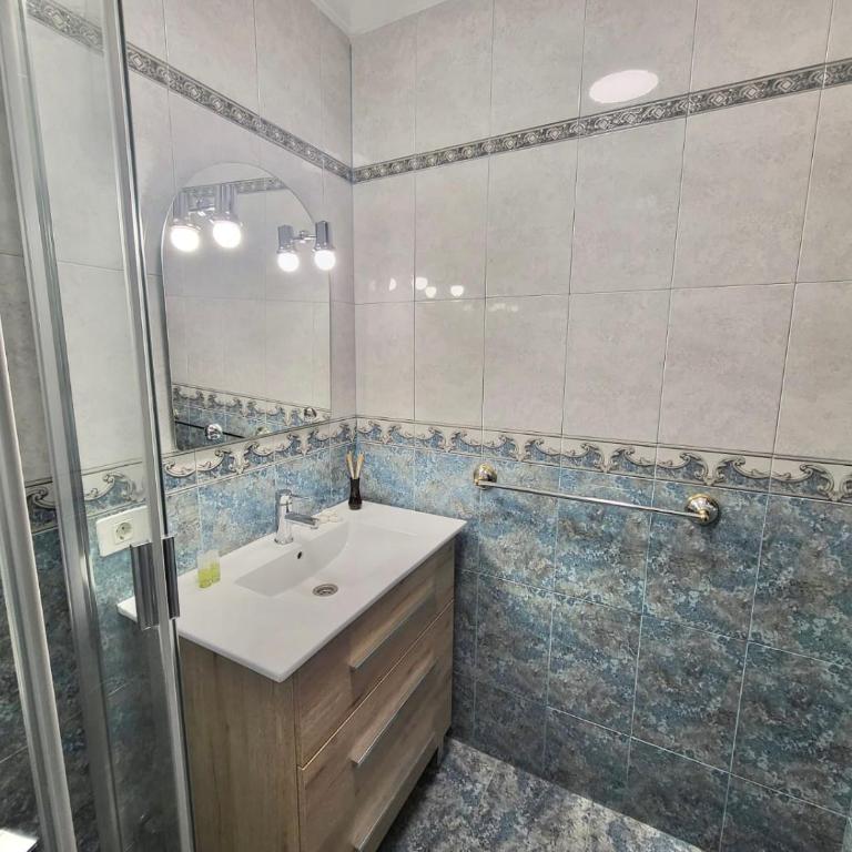 Affordable holiday accommodation for large families and groups at Las Canteras beach with 3 Bedrooms and Free Parking - Apartamento de 3 dormitorios - 30