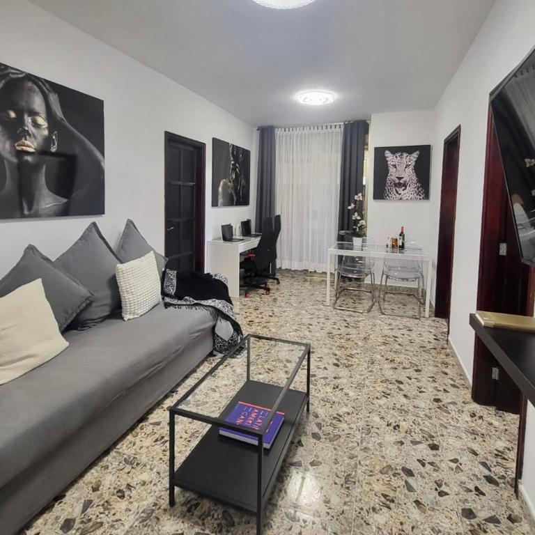 Affordable holiday accommodation for large families and groups at Las Canteras beach with 3 Bedrooms and Free Parking - Apartamento de 3 dormitorios - 10