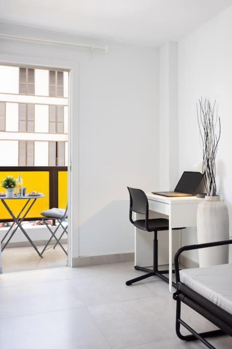 Bonito estudio con balcón - Apartamento de 1 dormitorio - 2