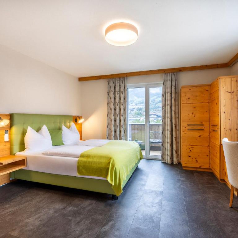Hotel Hubertus - Familienzimmer mit Balkon - 5