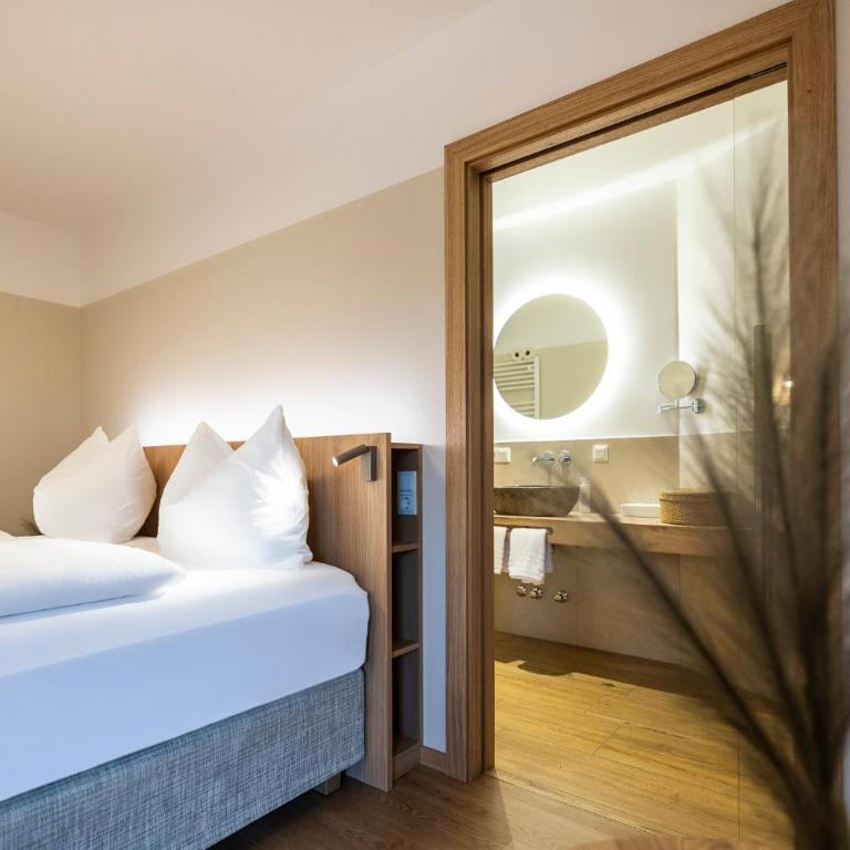 Hotel Hubertus - Deluxe Doppelzimmer mit Balkon - 11