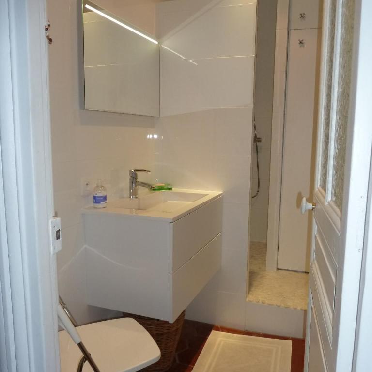 Au coeur de Paris - One-Bedroom Apartment - 12