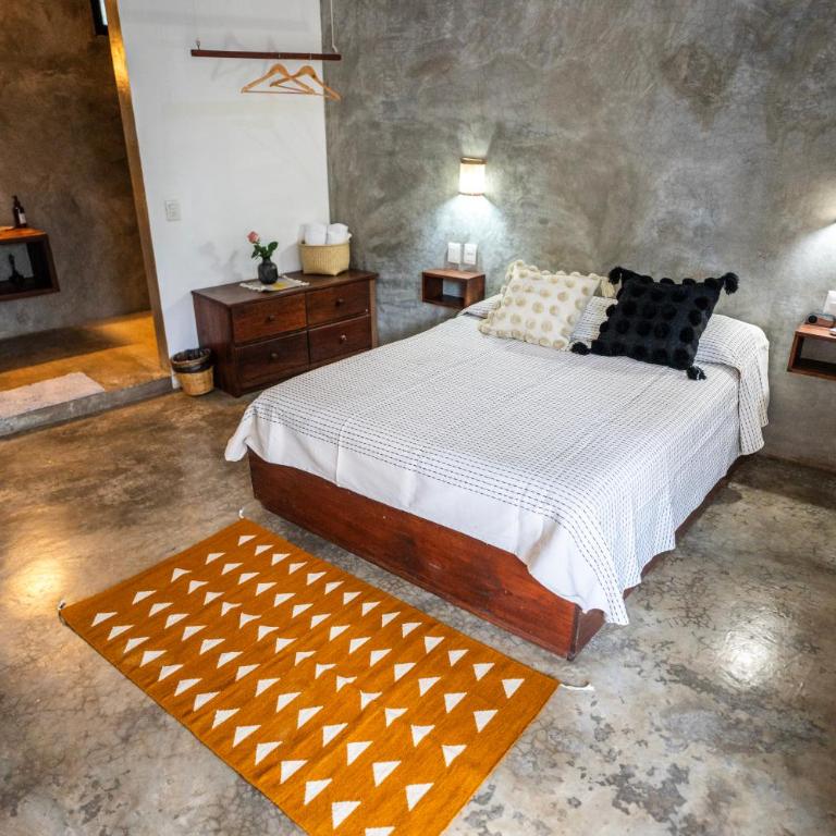 Casa Monika - Habitación con vistas a la piscina - 1 cama grande - 21