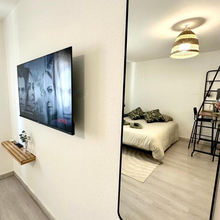 Studio Gare, Wi-Fi, Tram, Proche toutes commodités & 15 min des Plages - Apartment mit 1 Schlafzimmer - 5