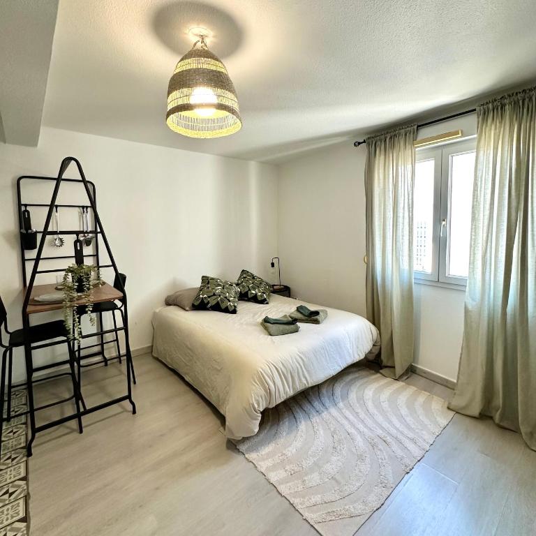 Studio Gare, Wi-Fi, Tram, Proche toutes commodités & 15 min des Plages - Apartment mit 1 Schlafzimmer - 6