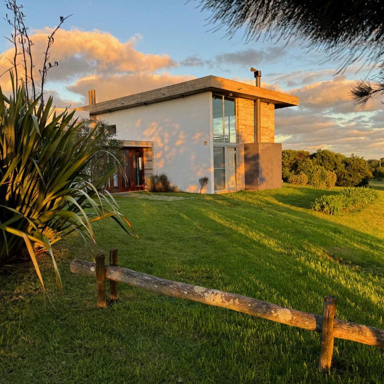 Casa La Hechicera- La Pedrera, entre la Playa y Naturaleza exclusiva - Three-Bedroom House - 1