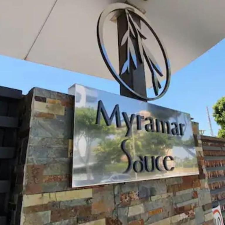 2 BEDROOMS NEXT TO THE BEACH&MIRAMAR SHOPPING CENTER-SWIMMING POOL-PARKINg - Two-Bedroom Apartment - 9