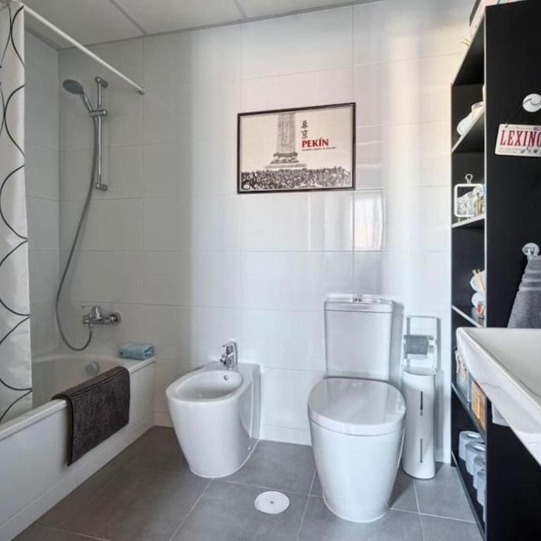 2 BEDROOMS NEXT TO THE BEACH&MIRAMAR SHOPPING CENTER-SWIMMING POOL-PARKINg - Two-Bedroom Apartment - 27