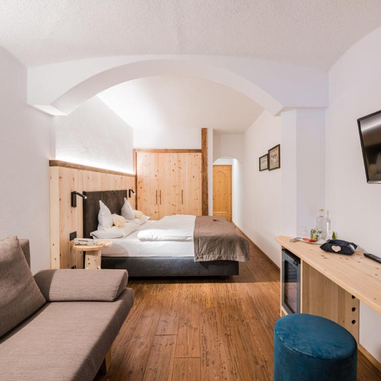Alpenwellnesshotel St. Veit - Doppelzimmer Südseite mit Balkon - 1