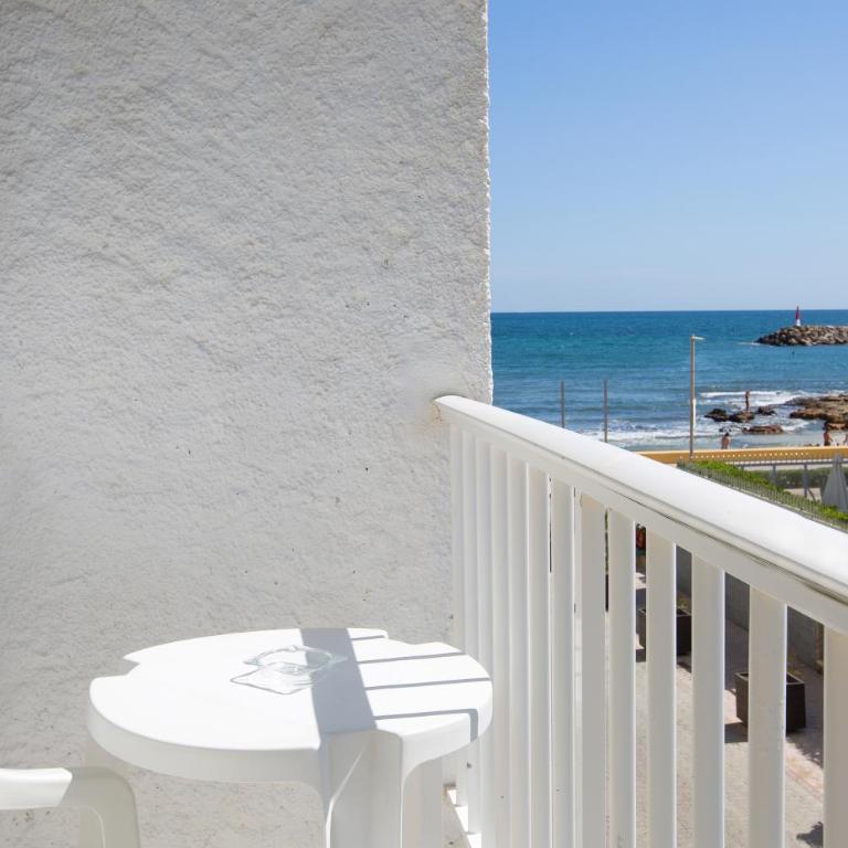 JS Miramar - Double Room with Balcony and Lateral Sea View - 5