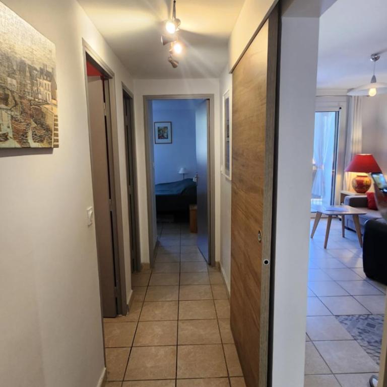 Appart T3, 60m2,quartier calme,idéal tout à pieds résidence et parking privé les cadenisses - Two-Bedroom Apartment - 5