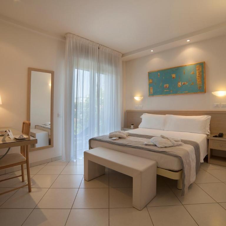 Hotel Gala - Deluxe Double or Twin Room - 5