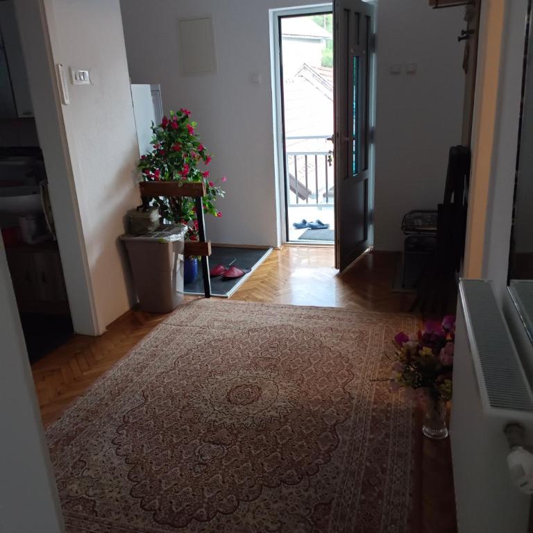 Jasmir - One-Bedroom Apartment - 6