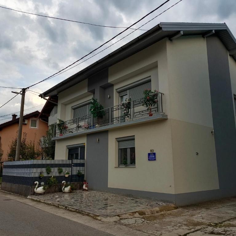 Jasmir - One-Bedroom Apartment - 2