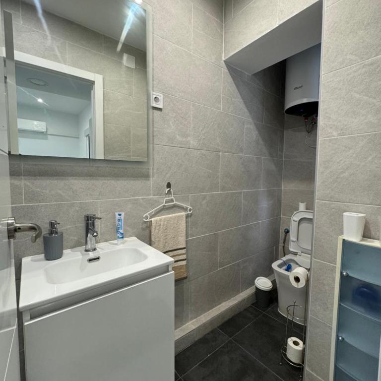 Best Located Renewed Apartment - Two-Bedroom Apartment - 17