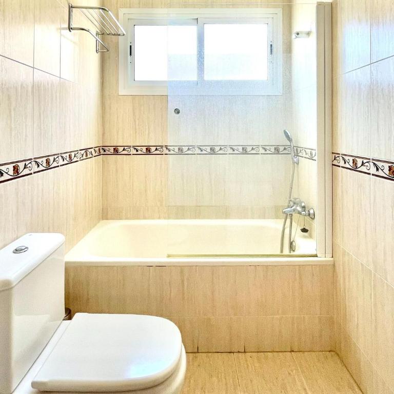 Apartment in Roquetas near Beaches - Three-Bedroom Apartment - 25