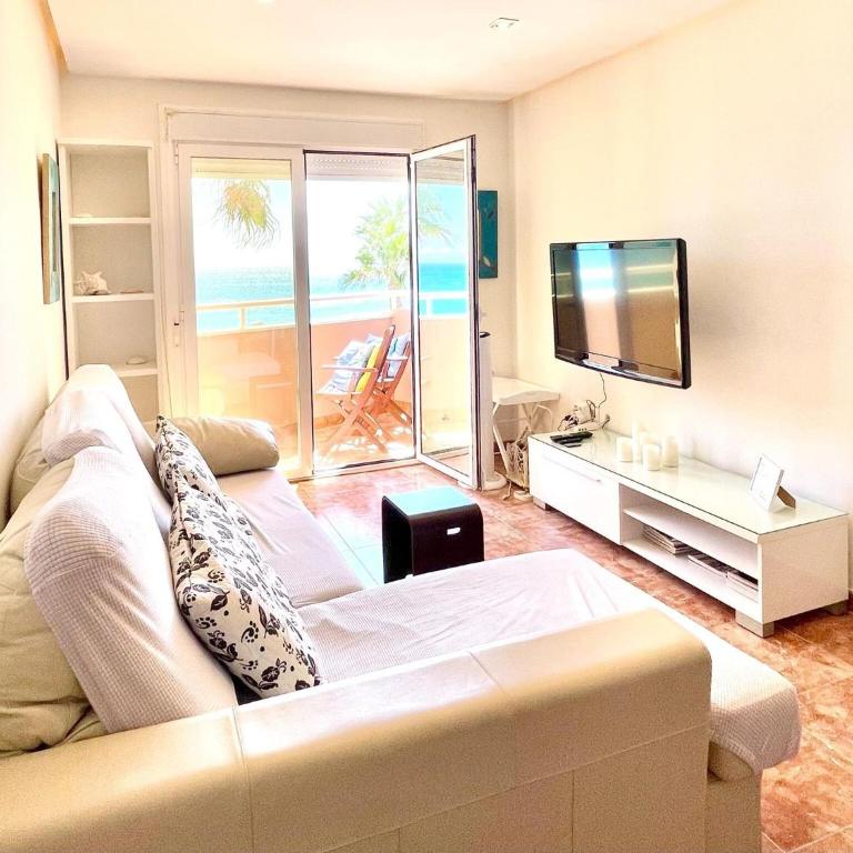 Apartment in Roquetas near Beaches - Three-Bedroom Apartment - 11