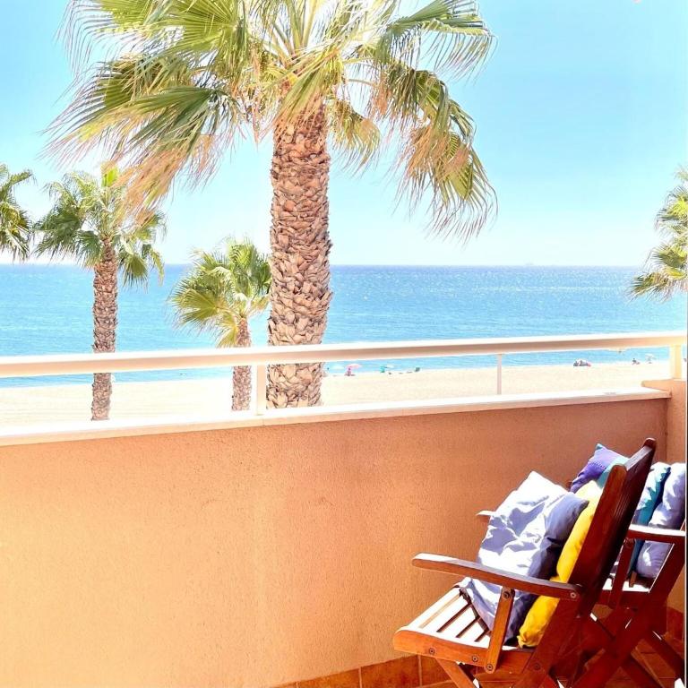 Apartment in Roquetas near Beaches - Three-Bedroom Apartment - 9