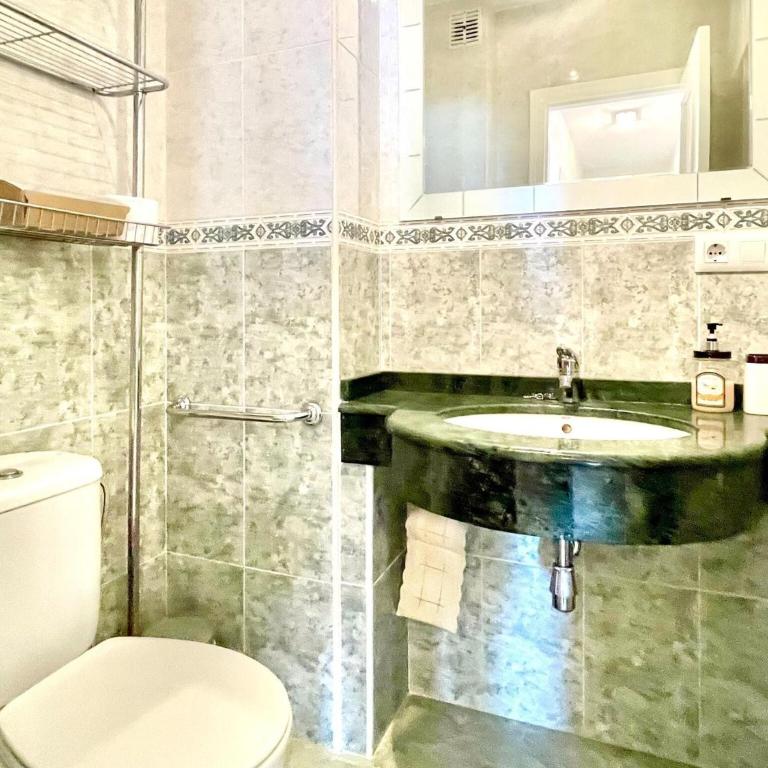 Apartment in Roquetas near Beaches - Three-Bedroom Apartment - 29