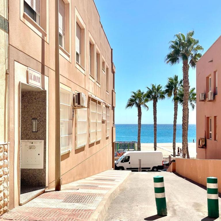 Apartment in Roquetas near Beaches - Three-Bedroom Apartment - 10