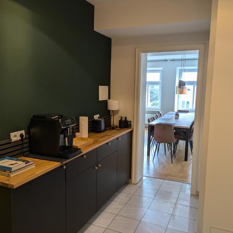 Munich Large Apartment 110 qm, 3 Bedrooms and very Central 1-12 Guests - Three-Bedroom Apartment - 4