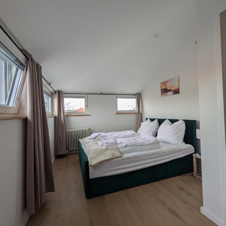 Munich Large Apartment 155 qm with 4 Bedrooms top located 1 to 12 guests - Four-Bedroom Apartment - 8