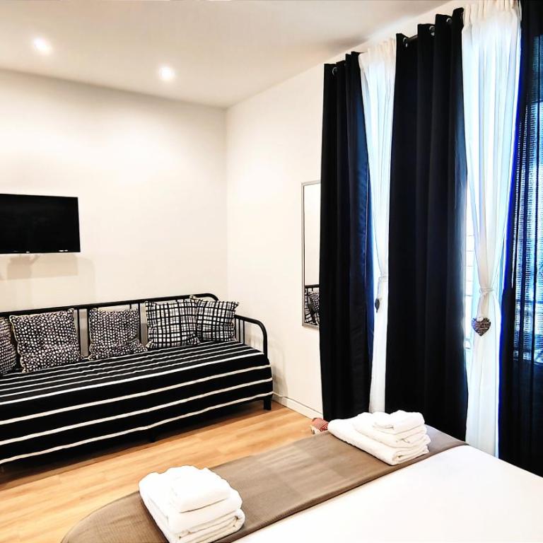 Antoinette Maison - Two-Bedroom Apartment - 13