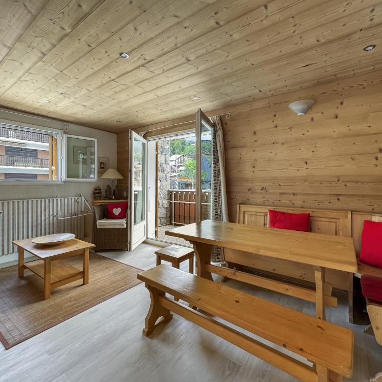 ARA15 Appartement 6 Pers centre station Carroz - Apartment mit 2 Schlafzimmern und Balkon - 1