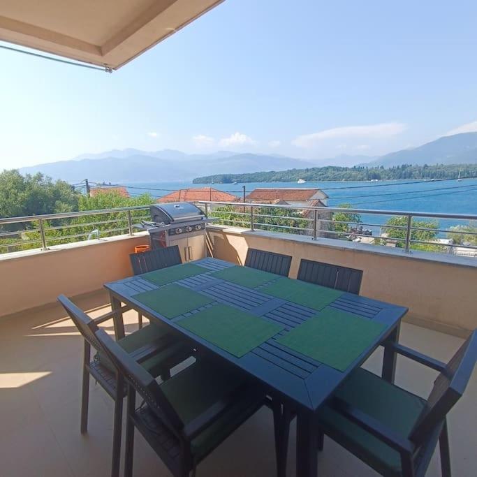 Beautiful Seaview Spacious Two Bedroom Flat - Apartman sa 1 Spavaćom Sobom - 1