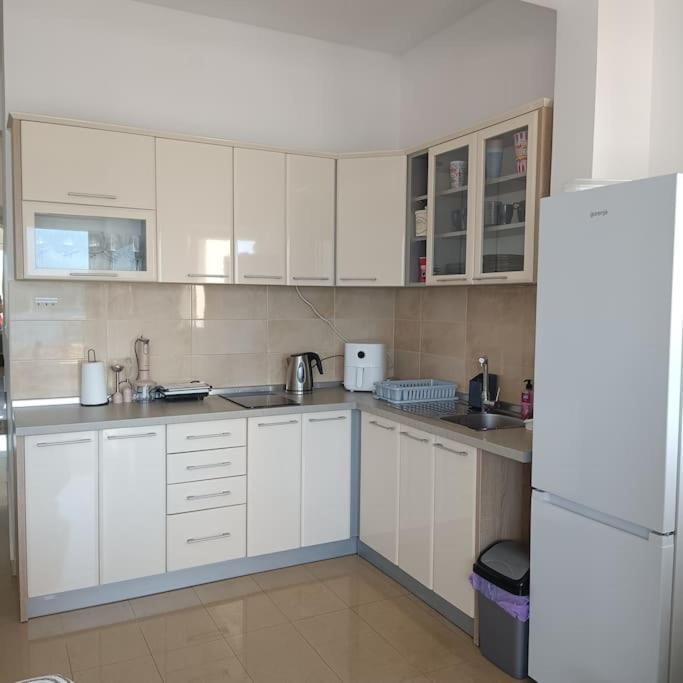Beautiful Seaview Spacious Two Bedroom Flat - Apartman sa 1 Spavaćom Sobom - 3