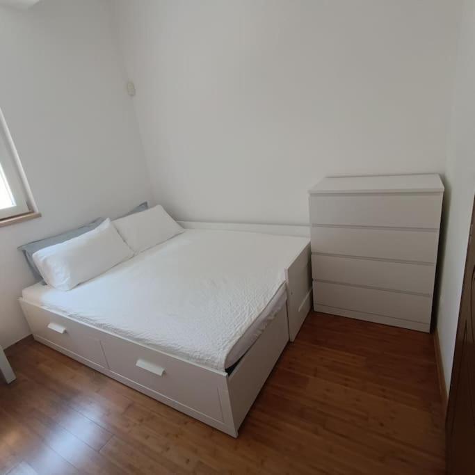 Beautiful Seaview Spacious Two Bedroom Flat - Apartman sa 1 Spavaćom Sobom - 5