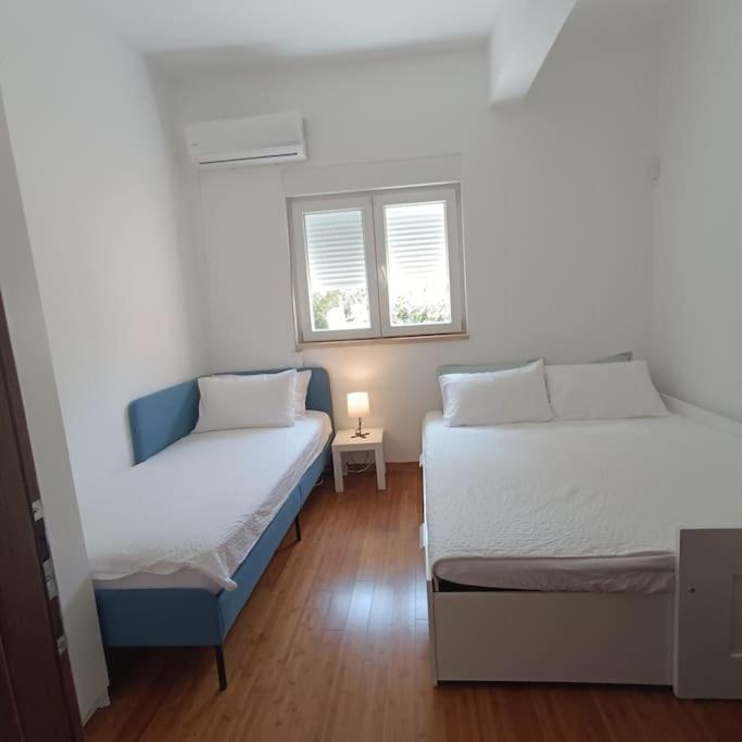 Beautiful Seaview Spacious Two Bedroom Flat - Apartman sa 1 Spavaćom Sobom - 6