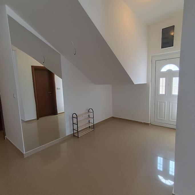 Beautiful Seaview Spacious Two Bedroom Flat - Apartman sa 1 Spavaćom Sobom - 7